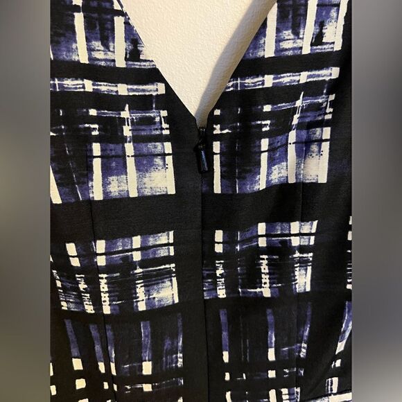 Banana Republic sleeveless surplice v-neck dress - Picture 4 of 5